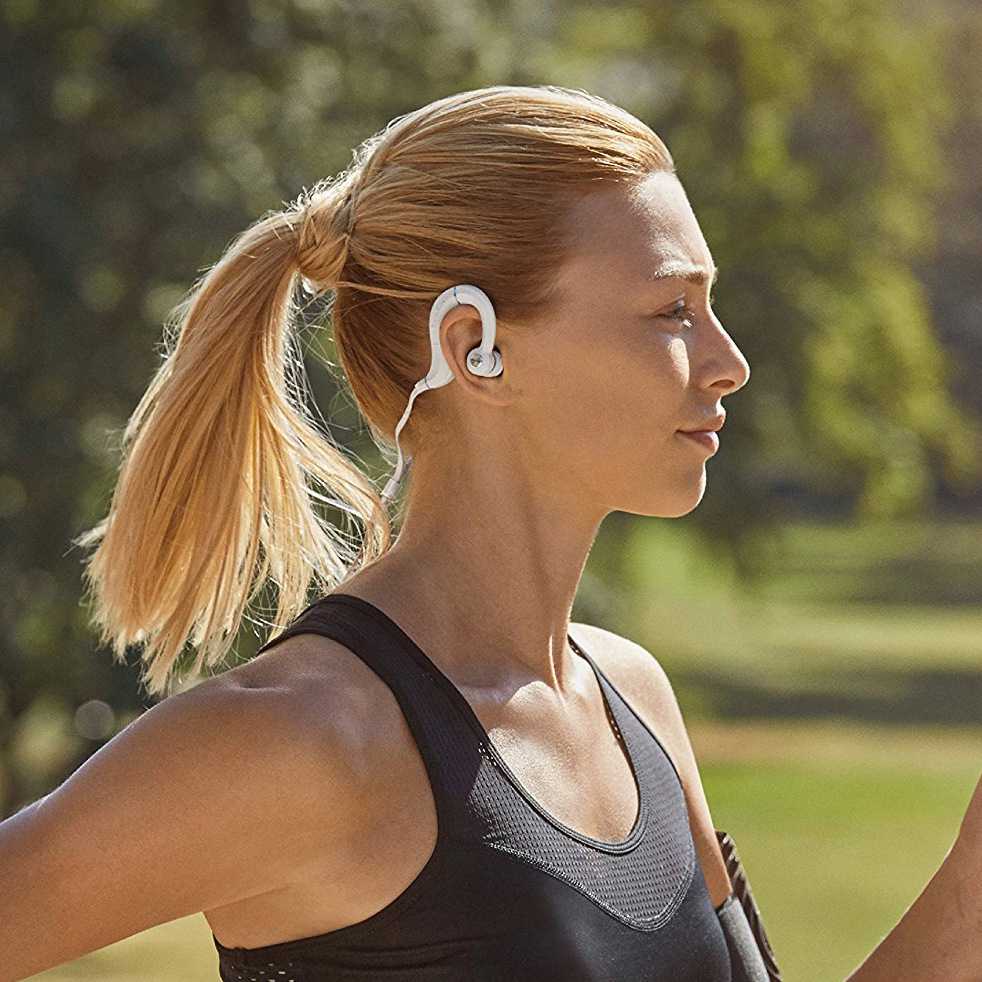 Sport headset. Наушники для пробежки. Спортивные наушники. Спортивные наушники беспроводные. Спортивные наушники для бега Bluetooth.