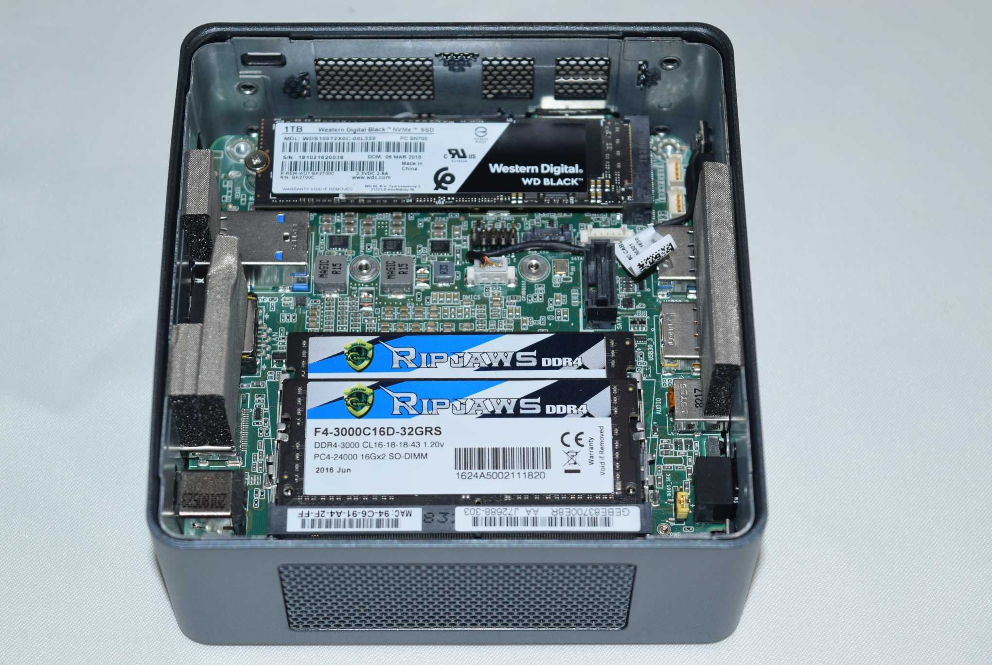 Silver n6000. NUC 8i7. Неттоп Intel bkcm8v7cb8n. Intel NUC 8 внутри. Xeon e-2286m.